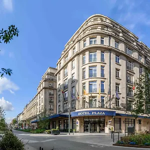 Le Plaza מלון